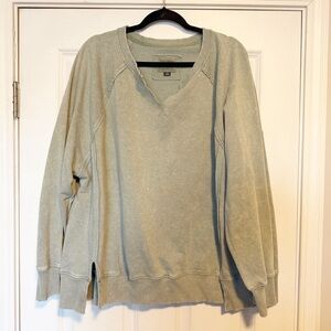 American eagle this feels seriously lived in oversized crewneck sweat shirt.